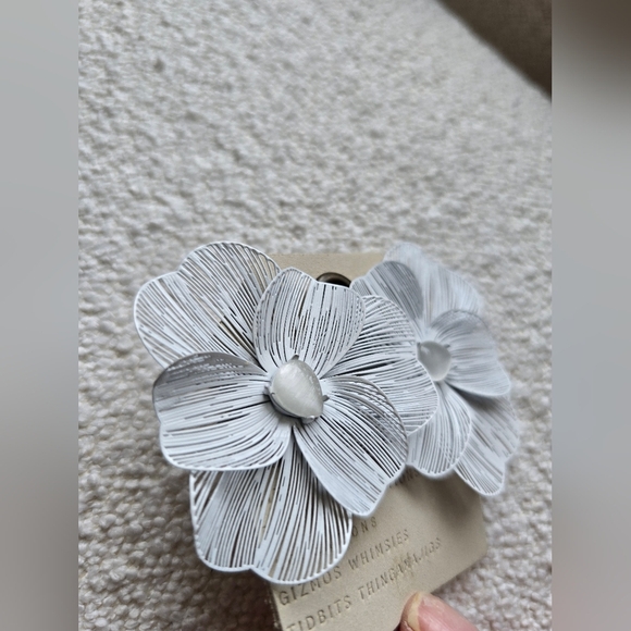 Anthropologie, Wire Floral Earrings, White - NWT! - Picture 4 of 5